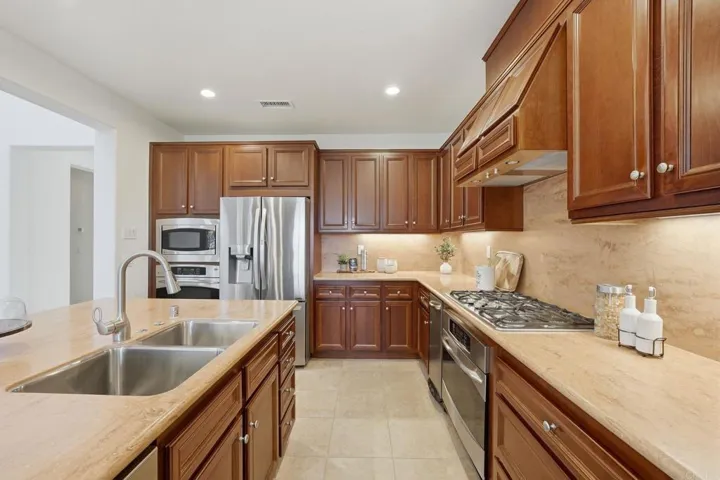 2697 Ponderosa Court, Escondido, California 92027