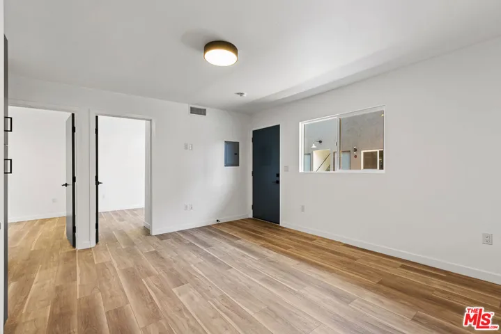 2922 Hauser Boulevard 3, Los Angeles, California 90016