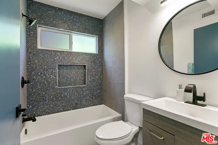 2922 Hauser Boulevard 3, Los Angeles, California 90016