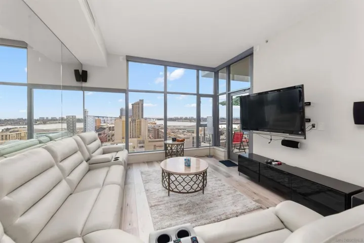575 6th Avenue #1804, San Diego, California 92101