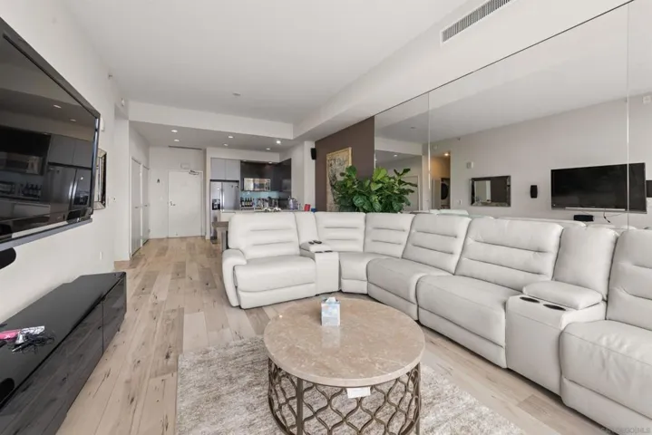 575 6th Avenue #1804, San Diego, California 92101