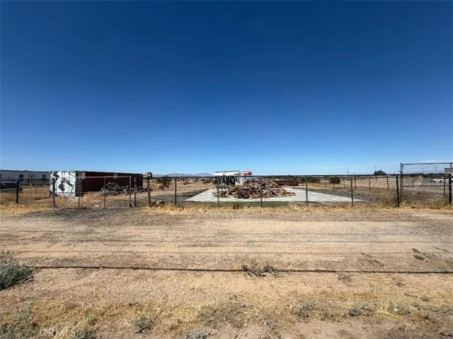 37000 90th Street E, Sun Village, California 93543
