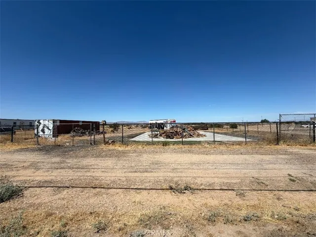 37000 90th Street E, Sun Village, California 93543