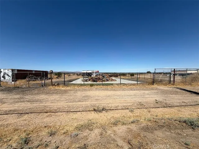 37000 90th Street E, Sun Village, California 93543