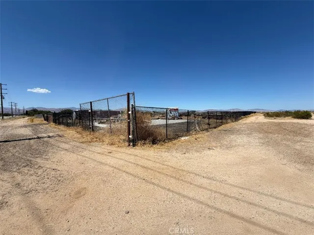 37000 90th Street E, Sun Village, California 93543