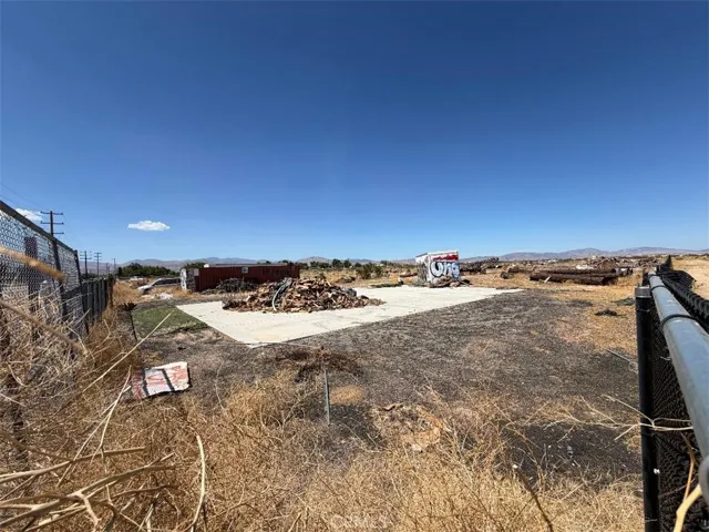 37000 90th Street E, Sun Village, California 93543