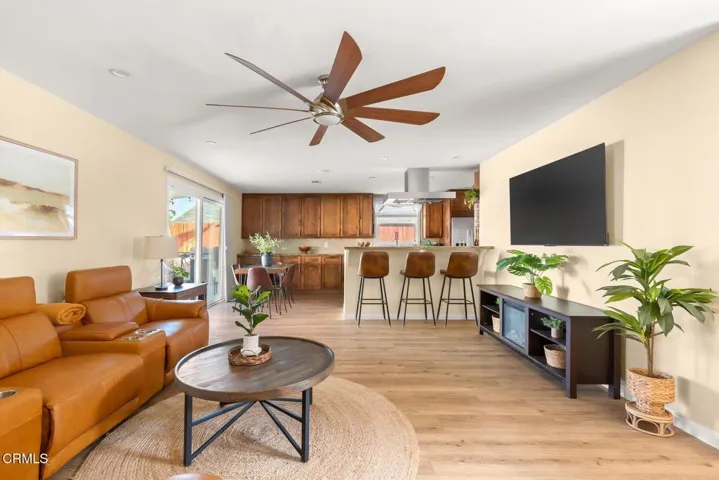 Living Room / Kitchen