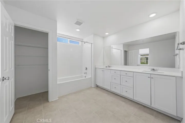 17016 Zion, Canyon Country, California 91387