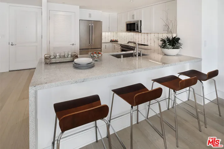 1221 W Ocean Avenue 804, Santa Monica, California 90401