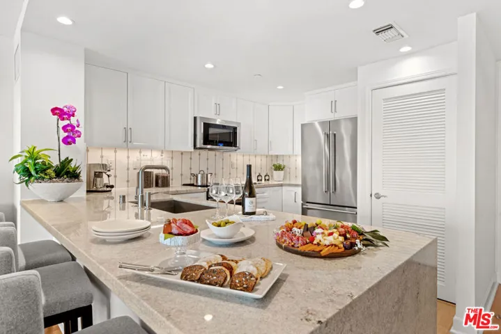1221 W Ocean Avenue 804, Santa Monica, California 90401