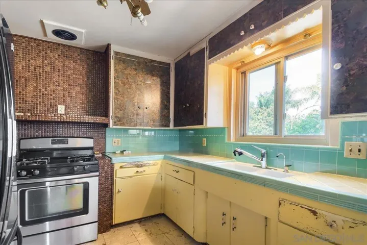6860 San Miguel Avenue, Lemon Grove, California 91945