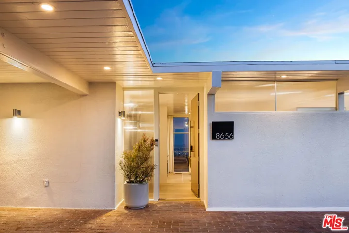 8656 Skyline Drive, Los Angeles, California 90046