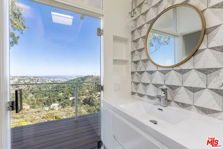 8656 Skyline Drive, Los Angeles, California 90046