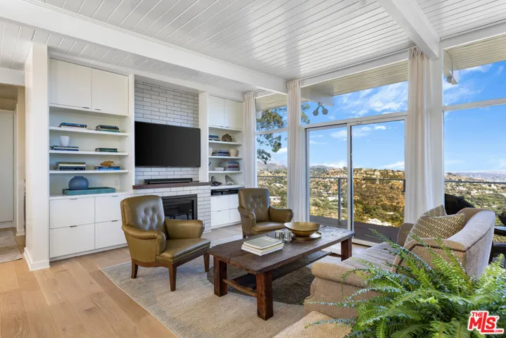 8656 Skyline Drive, Los Angeles, California 90046
