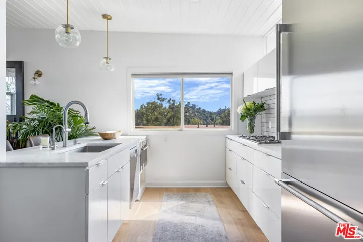 8656 Skyline Drive, Los Angeles, California 90046