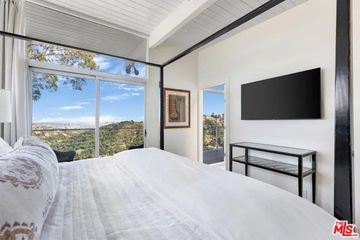 8656 Skyline Drive, Los Angeles, California 90046