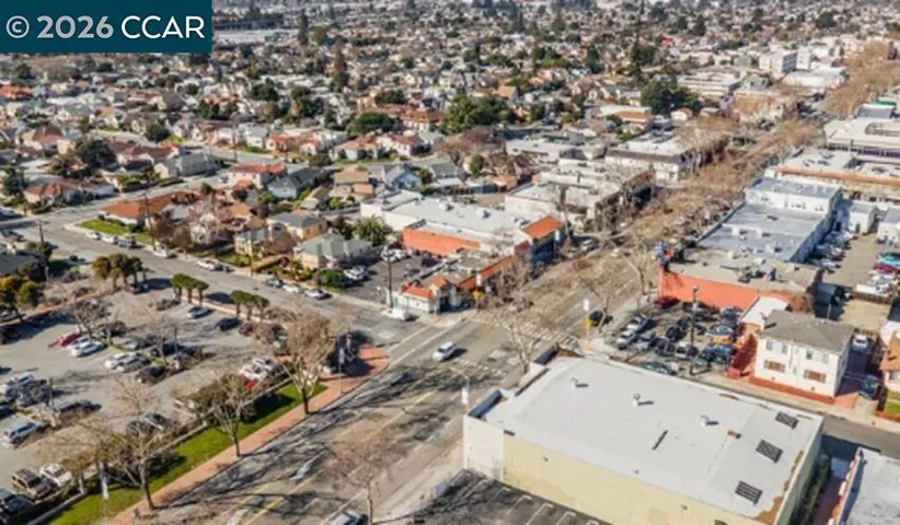 6 parcel aerial photo of city block 601 - 699 E. 14th St.