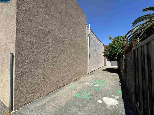 Access from Dutto Ave