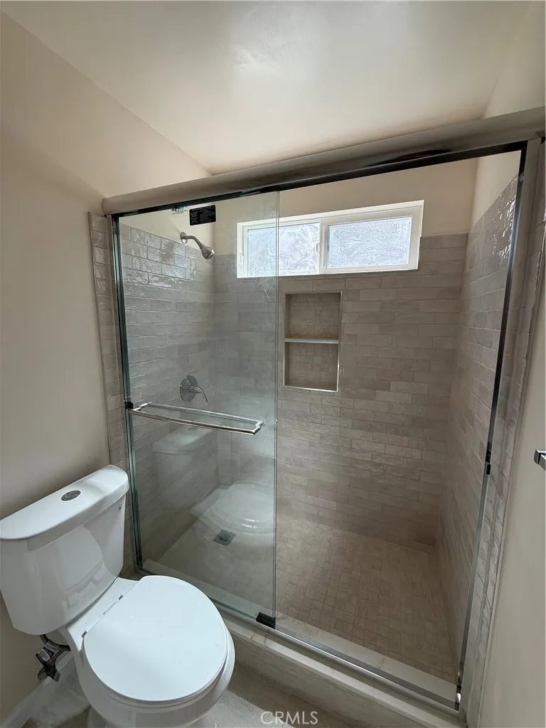 toilet/shower