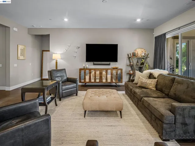 3001 Compass Ln, Roseville, California 95747