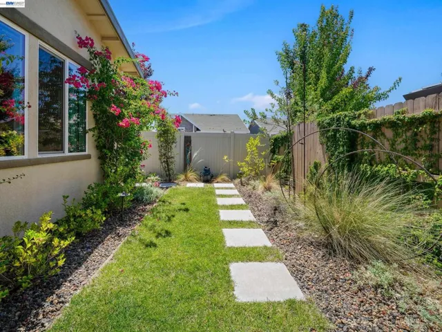 3001 Compass Ln, Roseville, California 95747