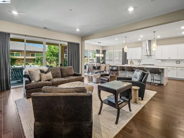 3001 Compass Ln, Roseville, California 95747