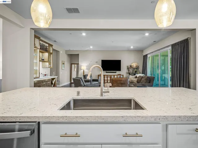 3001 Compass Ln, Roseville, California 95747