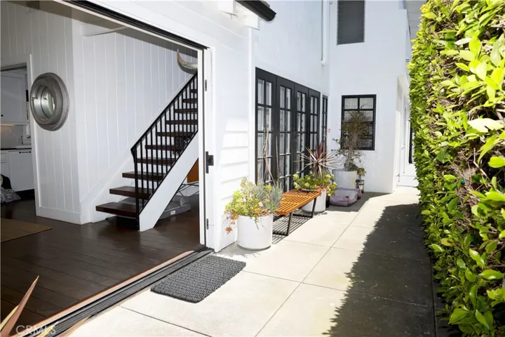 105 Via Ravenna, Newport Beach, California 92663