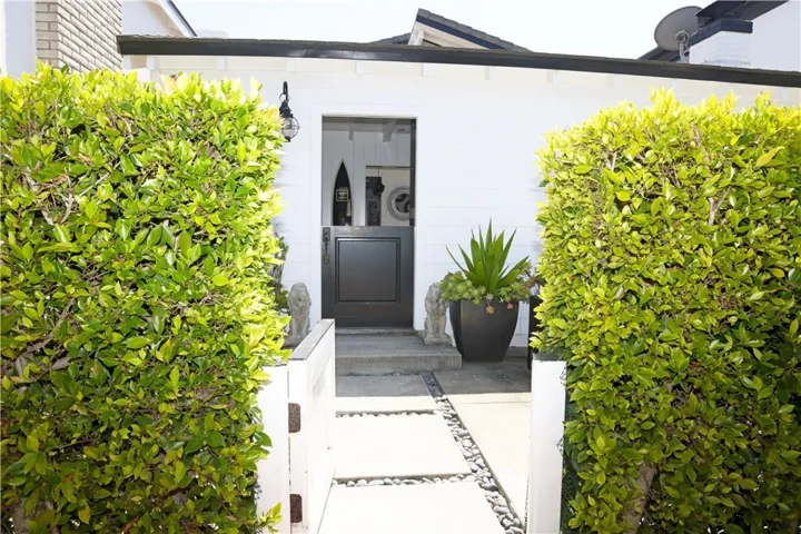 105 Via Ravenna, Newport Beach, California 92663