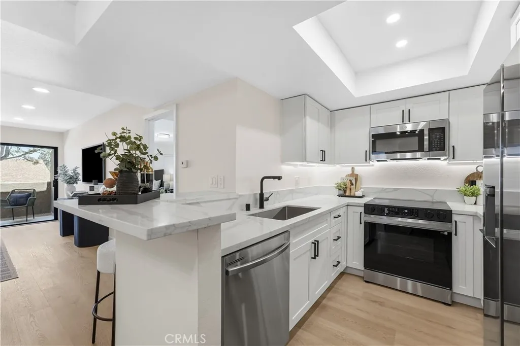 278 N Wilshire B31