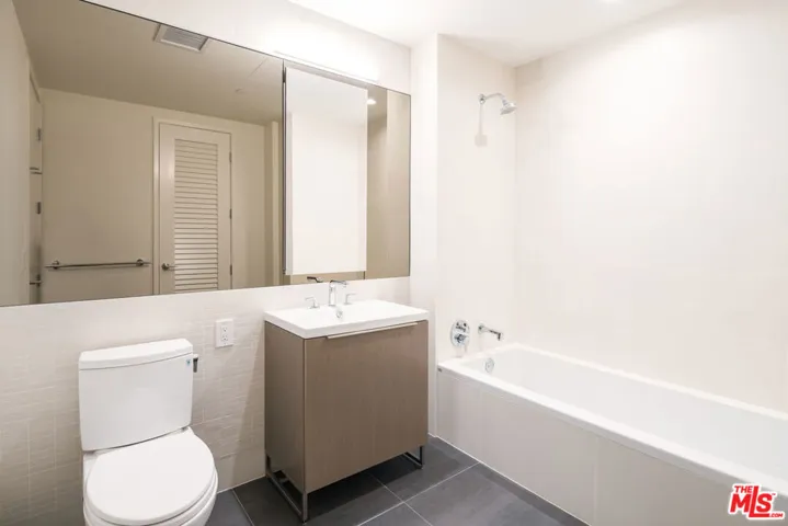 889 Francisco Street 2410, Los Angeles, California 90017