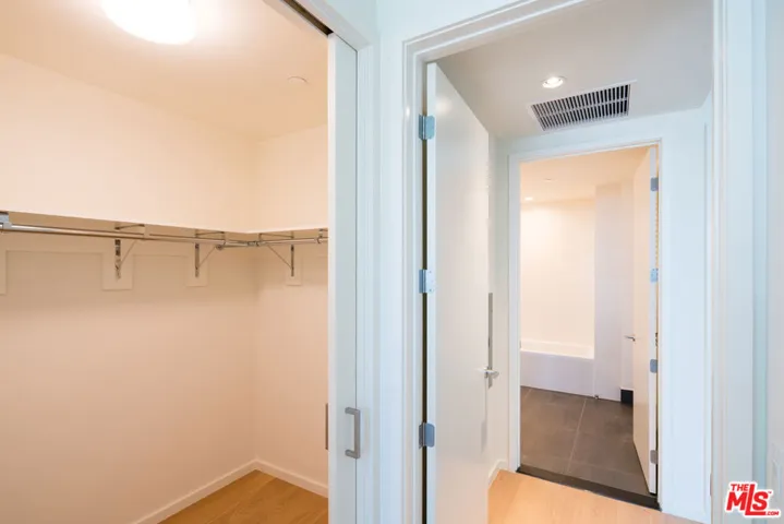 889 Francisco Street 2410, Los Angeles, California 90017