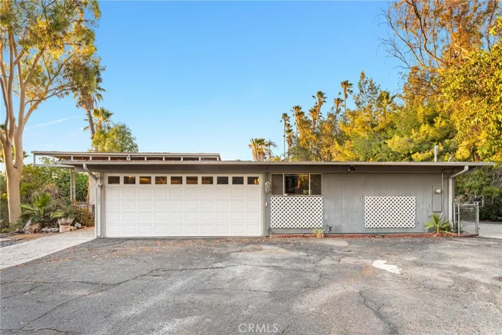 1595 Cherokee Road, Corona, California 92881