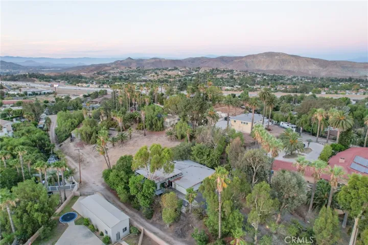 1595 Cherokee Road, Corona, California 92881