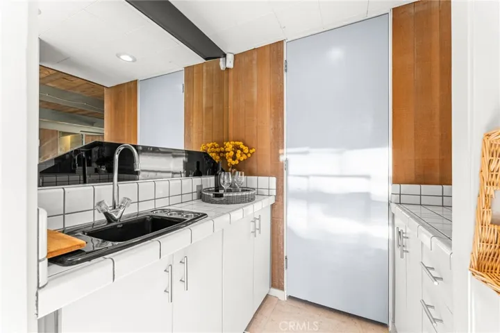 Wetbar with extra storage