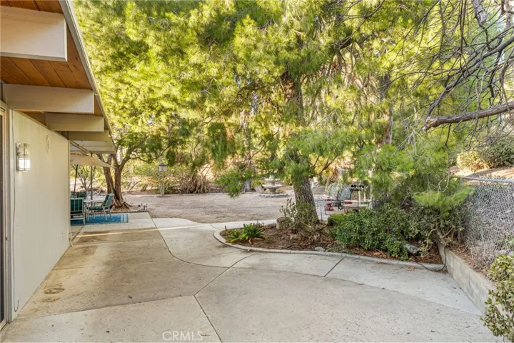 1595 Cherokee Road, Corona, California 92881