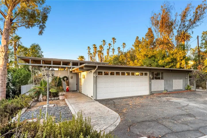 Welcome to your Mid Century Modern home!
