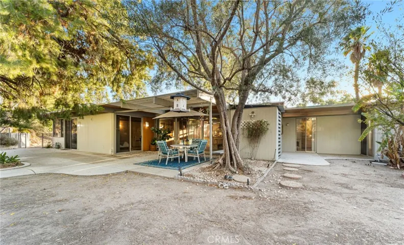 1595 Cherokee Road, Corona, California 92881