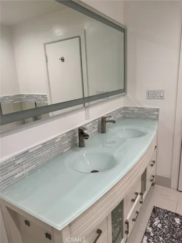 165 N Swall 101, Beverly Hills, California 90211