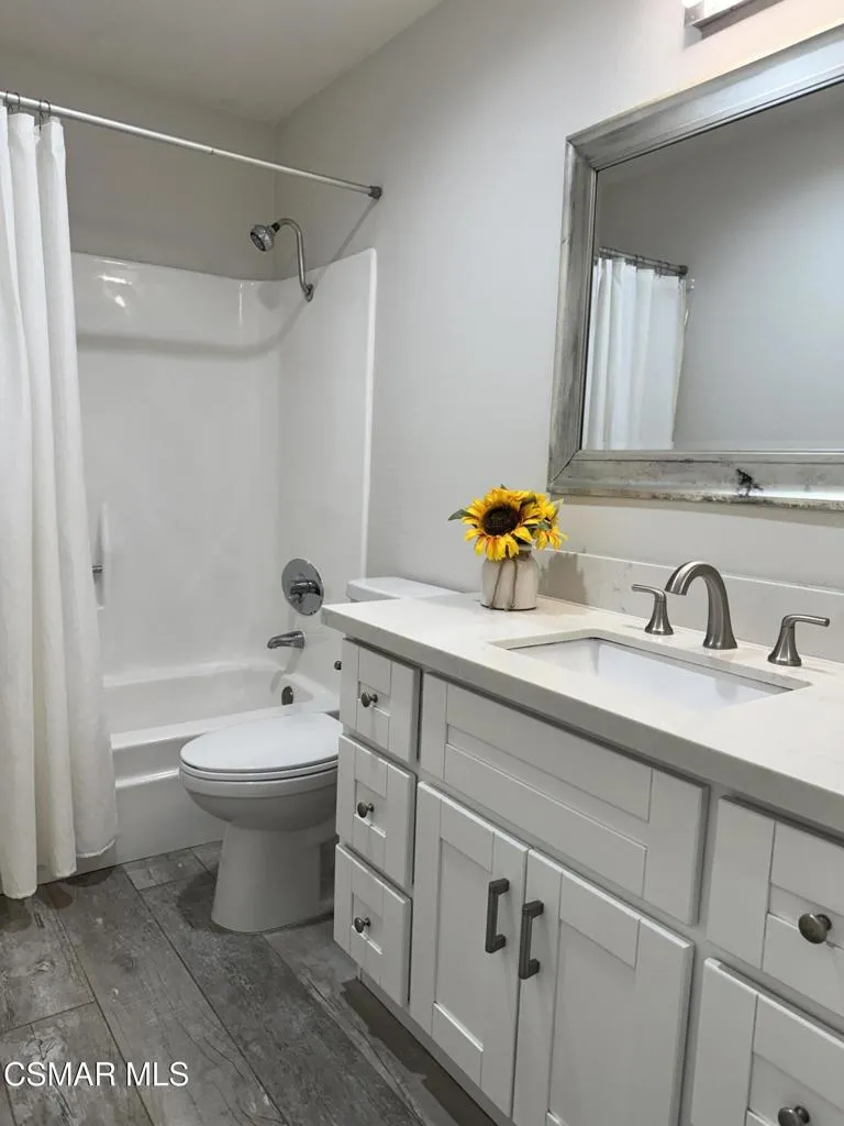 Upstairs Hall Bath