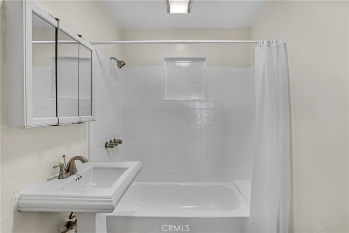 2947 West, Los Angeles, California 90016