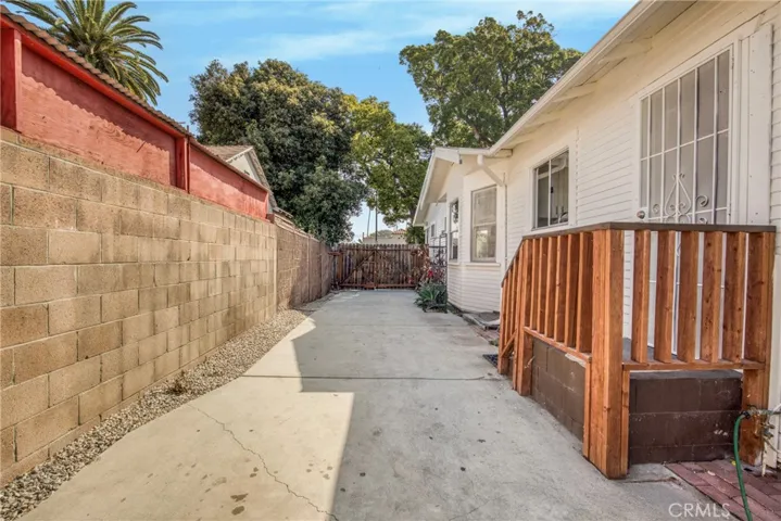 2947 West, Los Angeles, California 90016