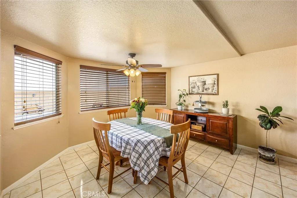 dining off kitchen