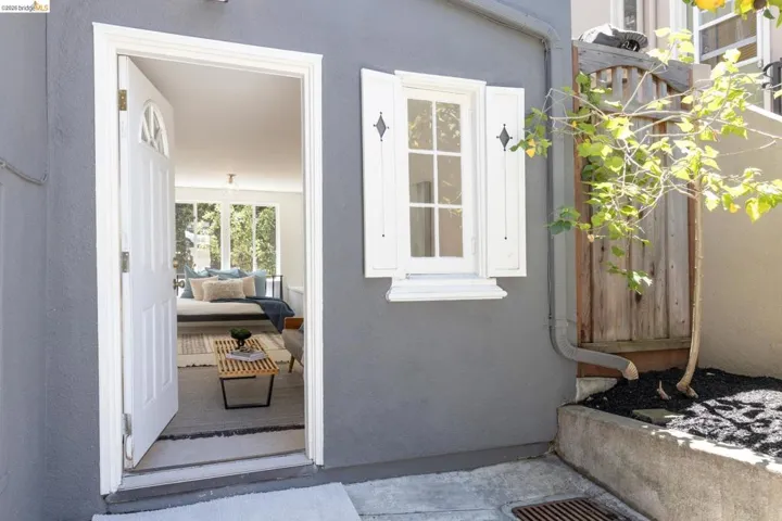 1265 Holman Rd, Oakland, California 94610