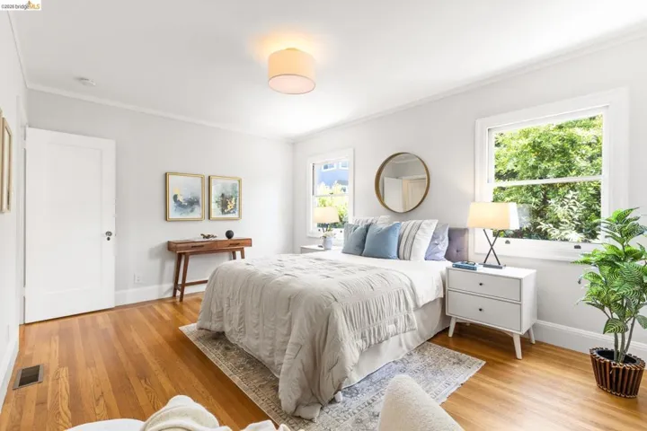 1265 Holman Rd, Oakland, California 94610