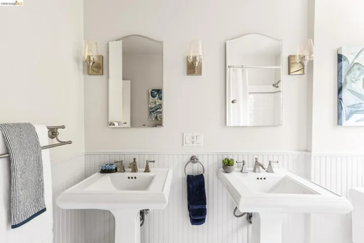 1265 Holman Rd, Oakland, California 94610