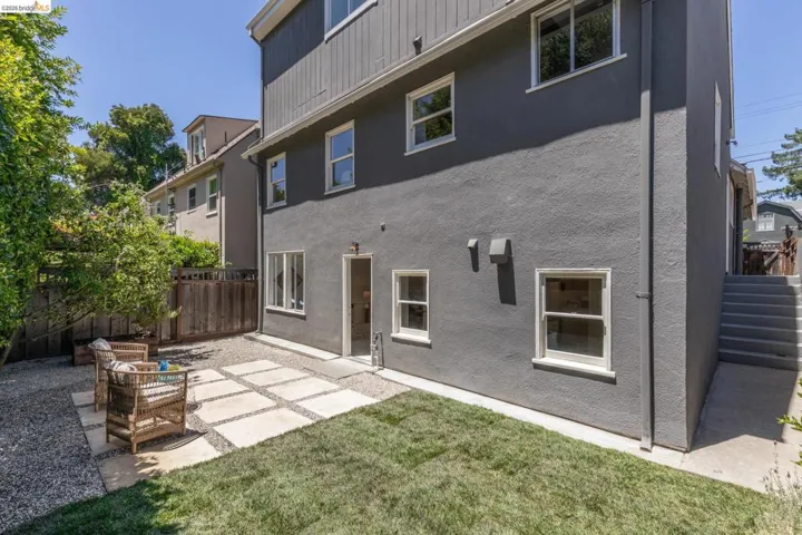 1265 Holman Rd, Oakland, California 94610