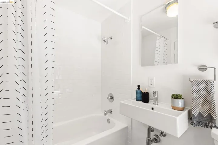 1265 Holman Rd, Oakland, California 94610