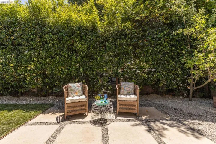 1265 Holman Rd, Oakland, California 94610