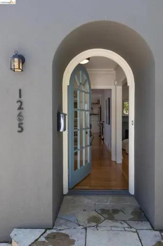 1265 Holman Rd, Oakland, California 94610